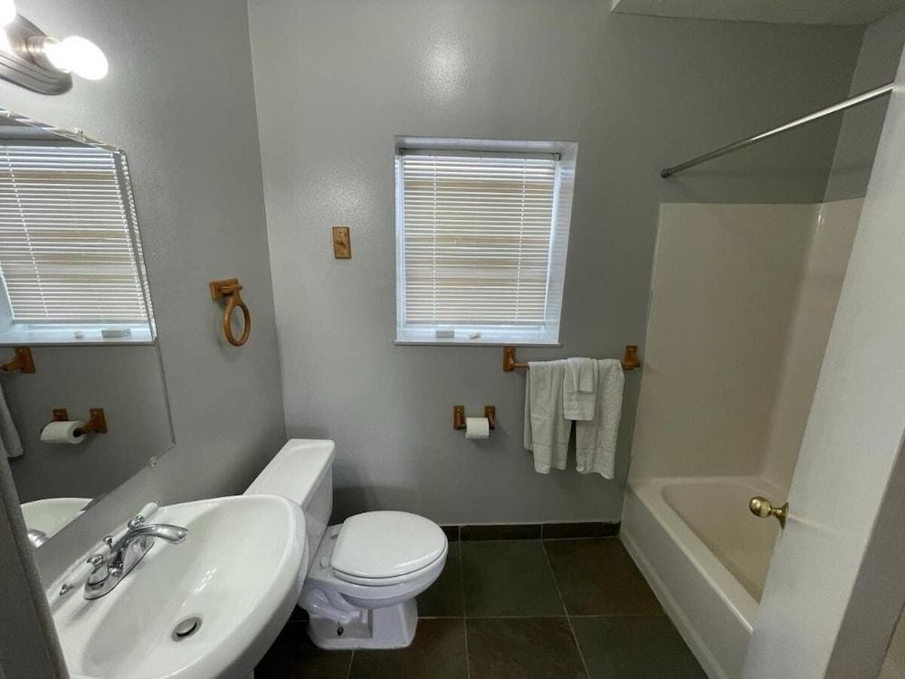 Mac's Motel photo 16