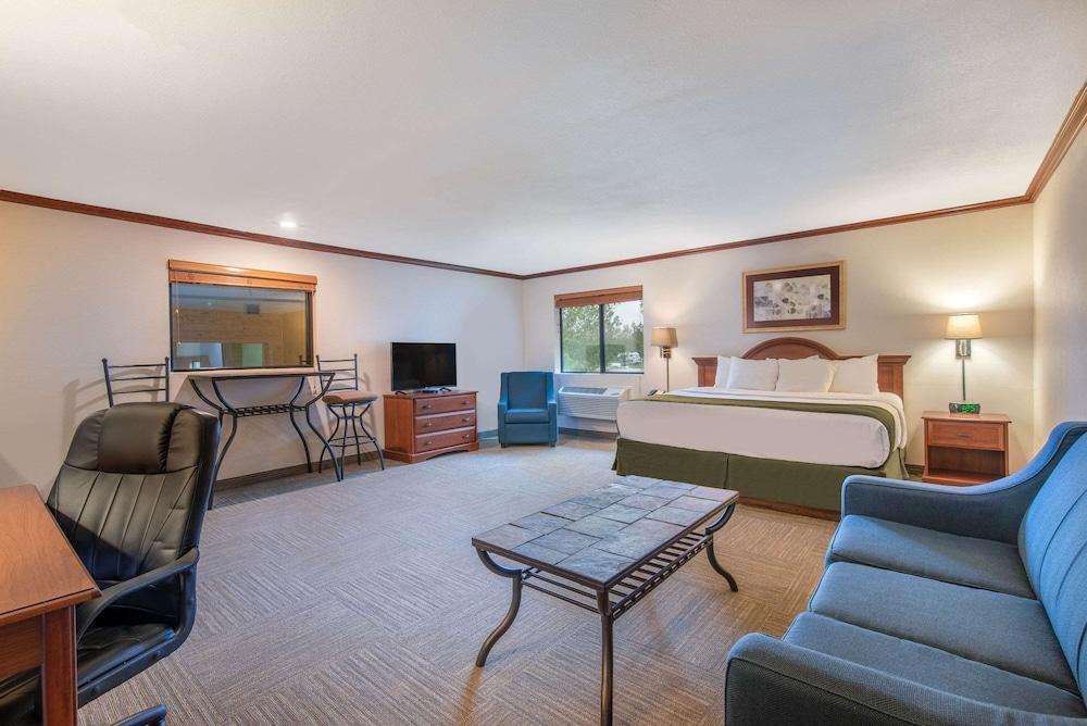Days Inn by Wyndham Mitchell SD photo 3