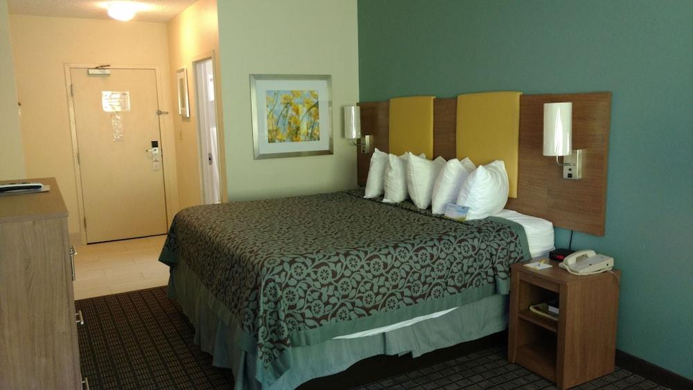 Days Inn by Wyndham Ashland photo 17
