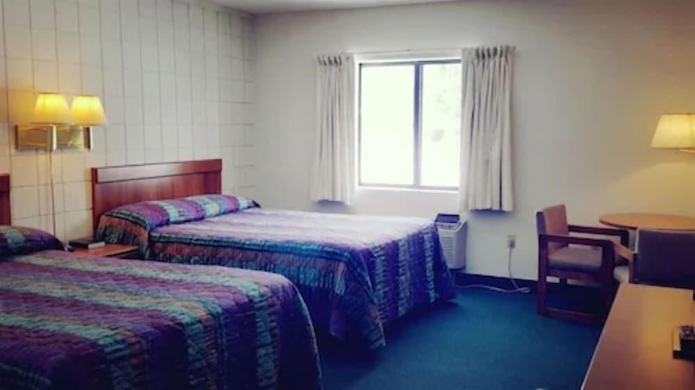 Oakridge Motel photo 11