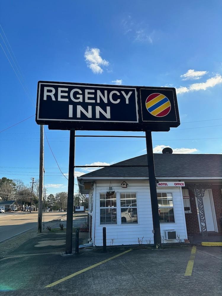 Regency Inn photo 12