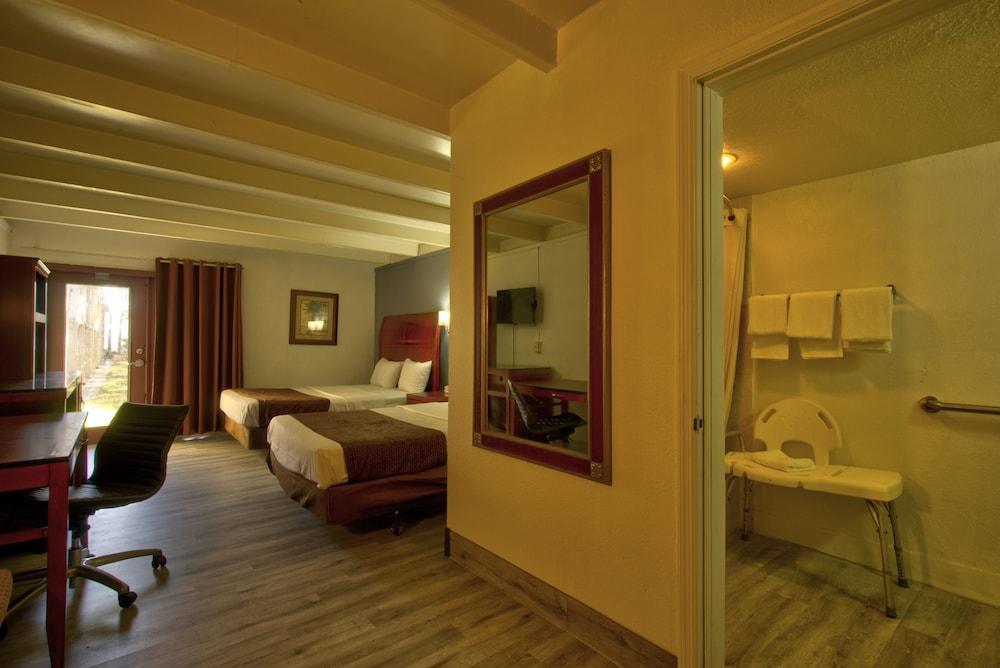 Clearwater Hotel photo 66