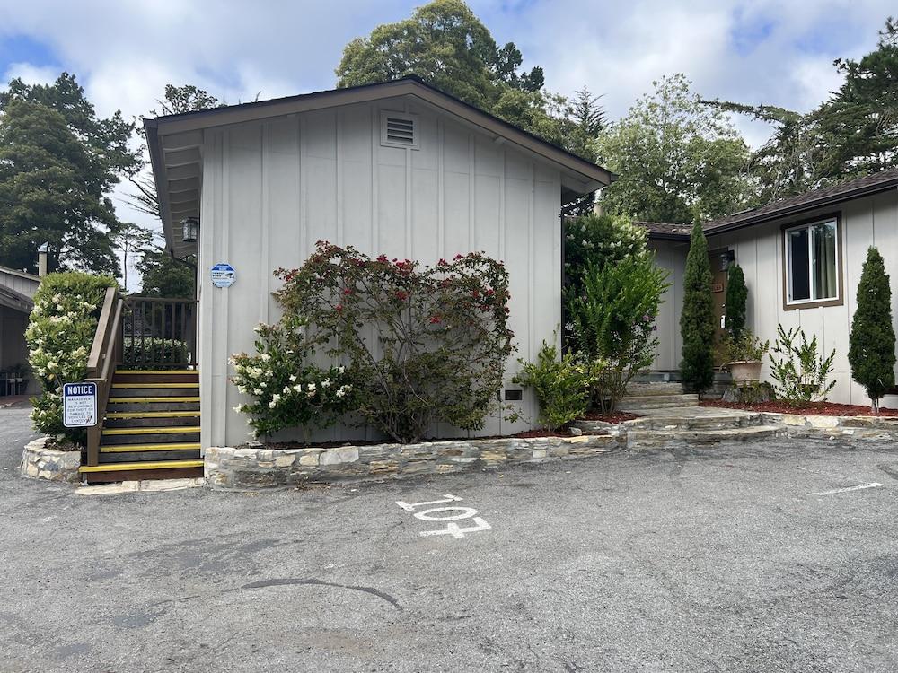 Carmel Resort Inn photo 87