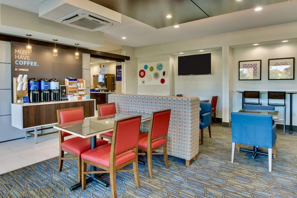 Holiday Inn Express Fishkill-Mid Hudson Valley by IHG photo 52