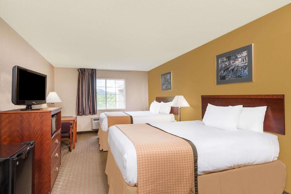 Days Inn by Wyndham Norton photo 4