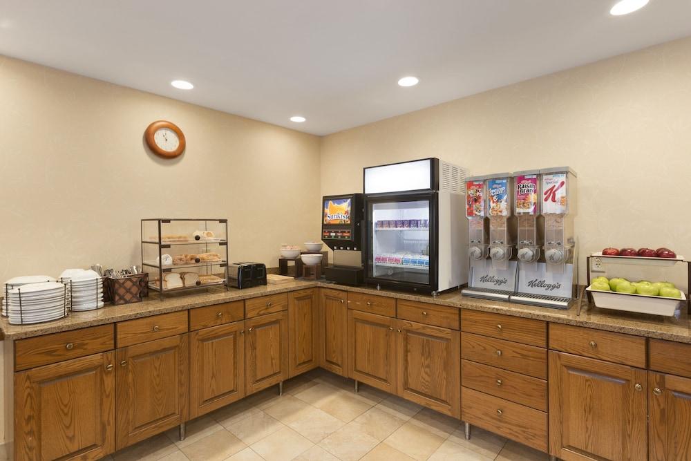 Country Inn & Suites by Radisson, Rochester, MN photo 7