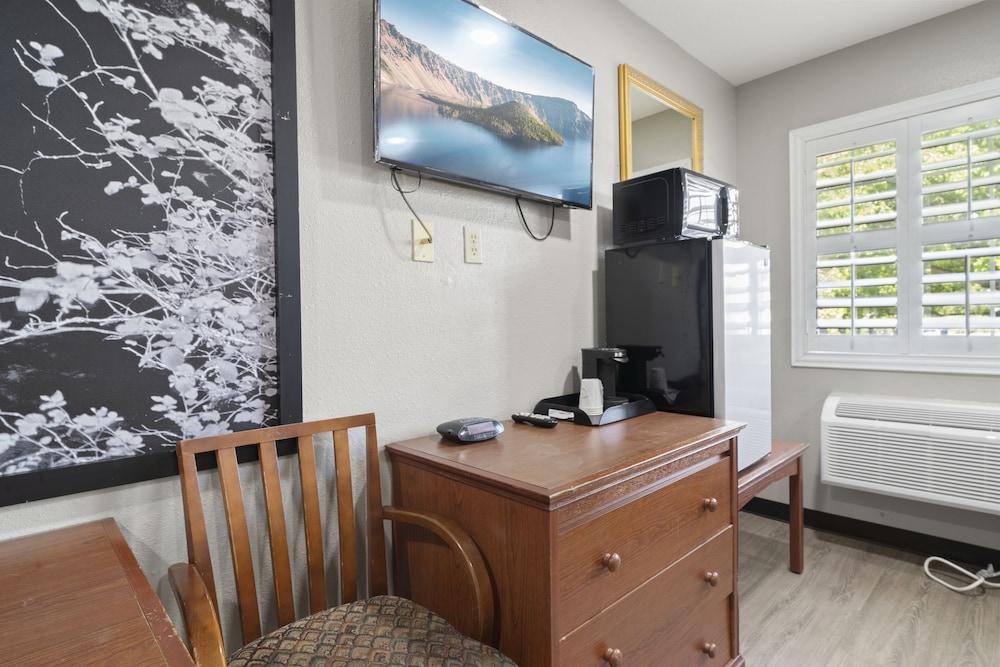 Travelers Inn Medford photo 13