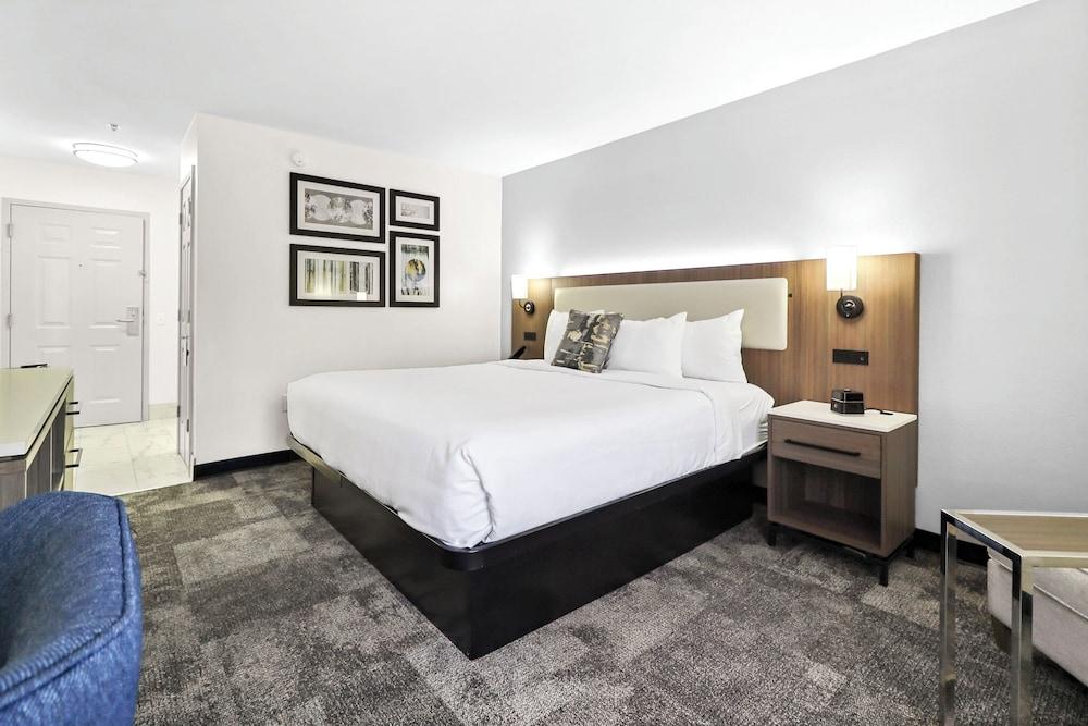 La Quinta Inn & Suites by Wyndham Atlanta South - Newnan photo 8