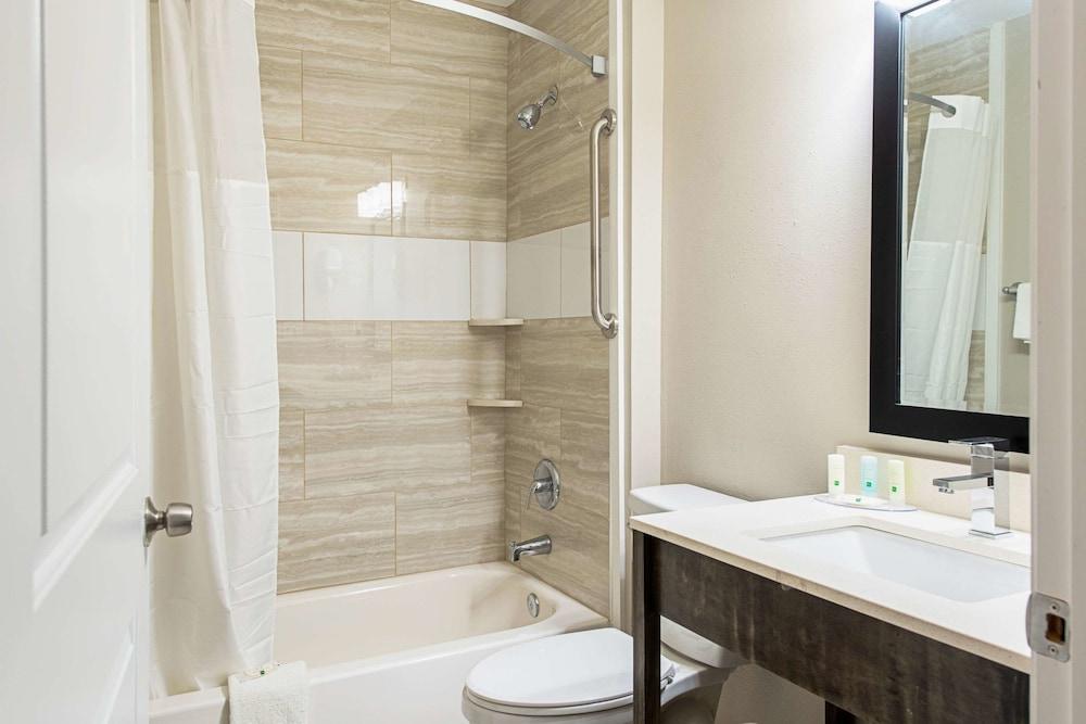 Quality Inn Mishawaka - South Bend photo 29