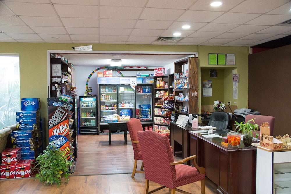 Cocomo Inn and Suites photo 11