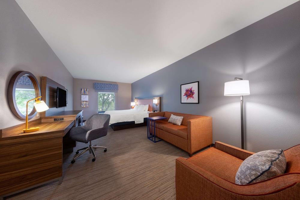 Hampton Inn St. Robert/Ft. Leonard Wood photo 40