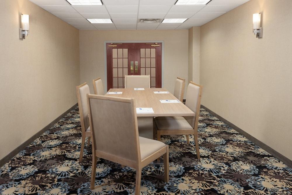 Holiday Inn Express Hotel & Suites Dayton West - Brookville by IHG photo 11