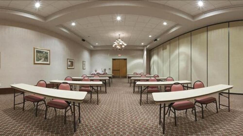 Baymont by Wyndham Belen NM photo 13