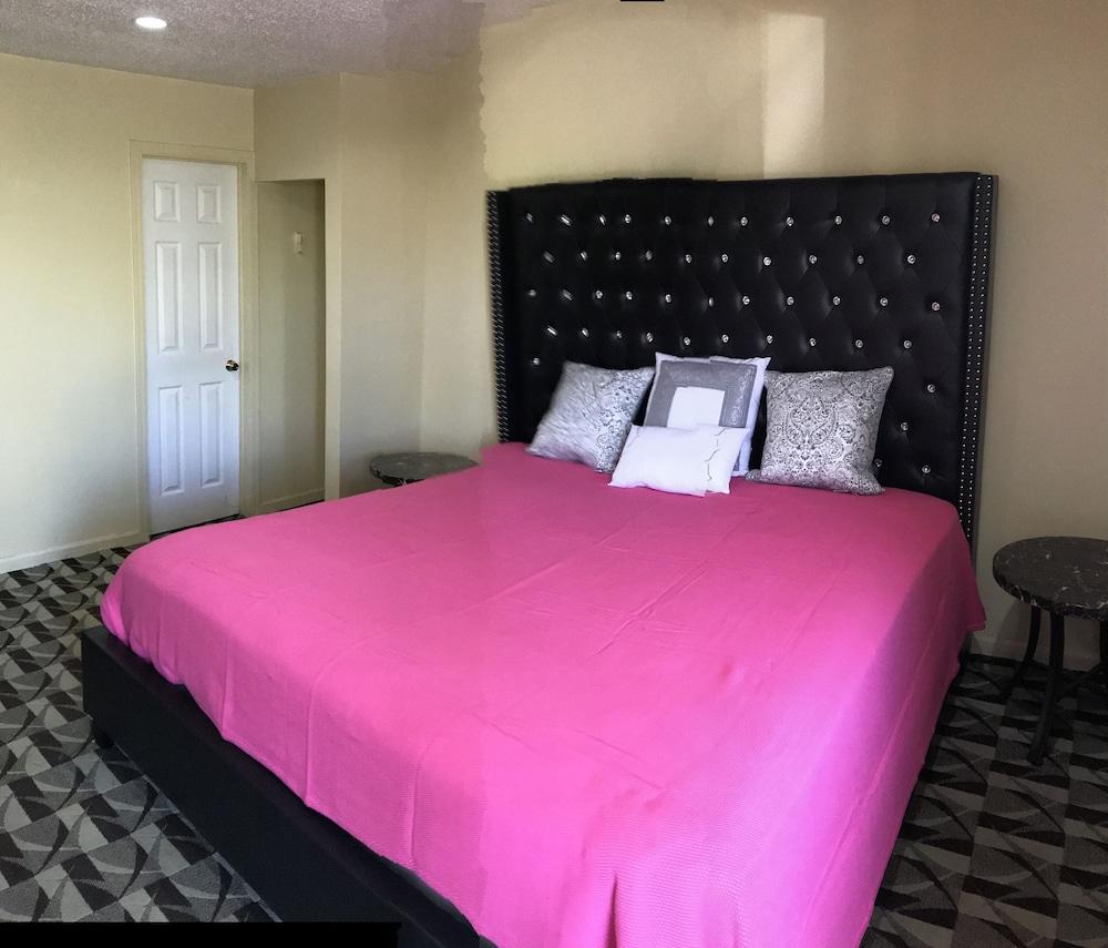 Presidential Inn & Suites photo 10
