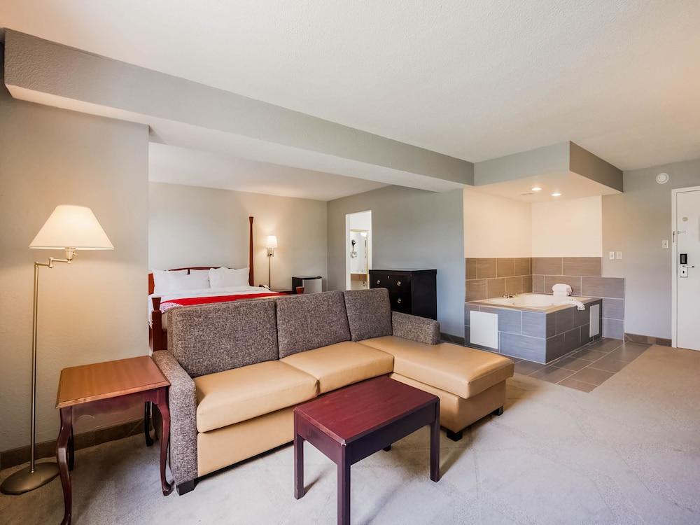 Days Inn by Wyndham Conneaut photo 24