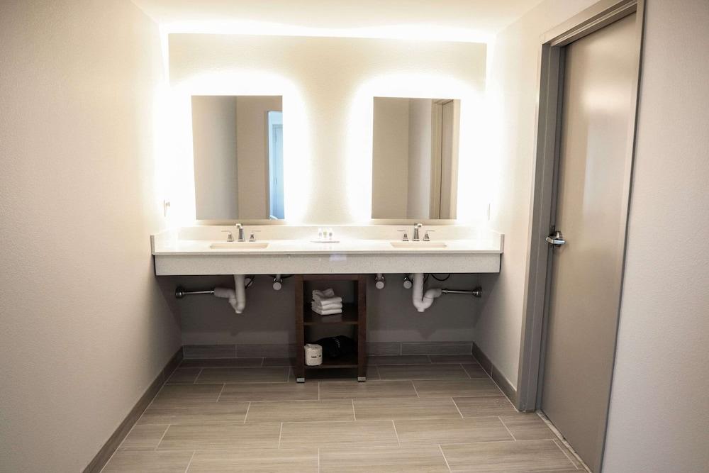 Comfort Suites Gainesville near University photo 14