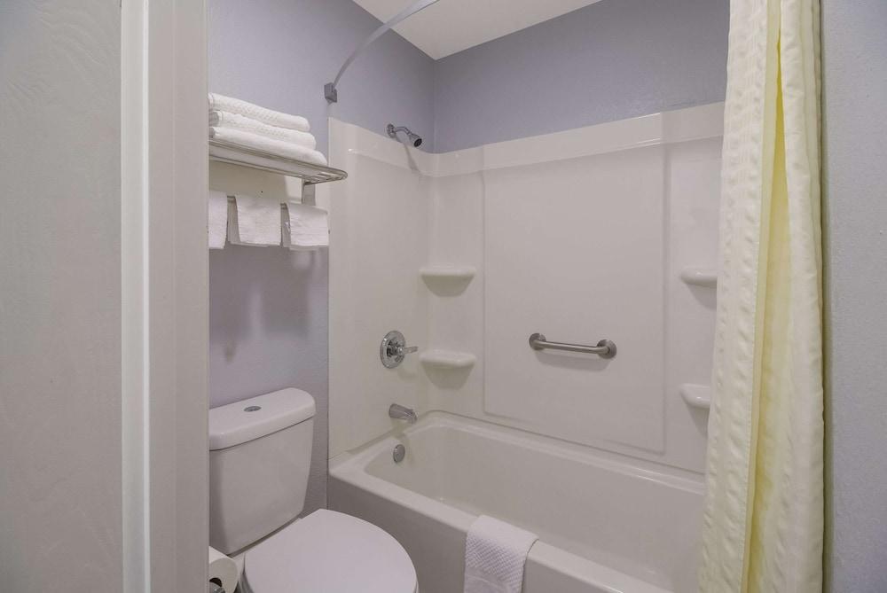 Econo Lodge Martin photo 9