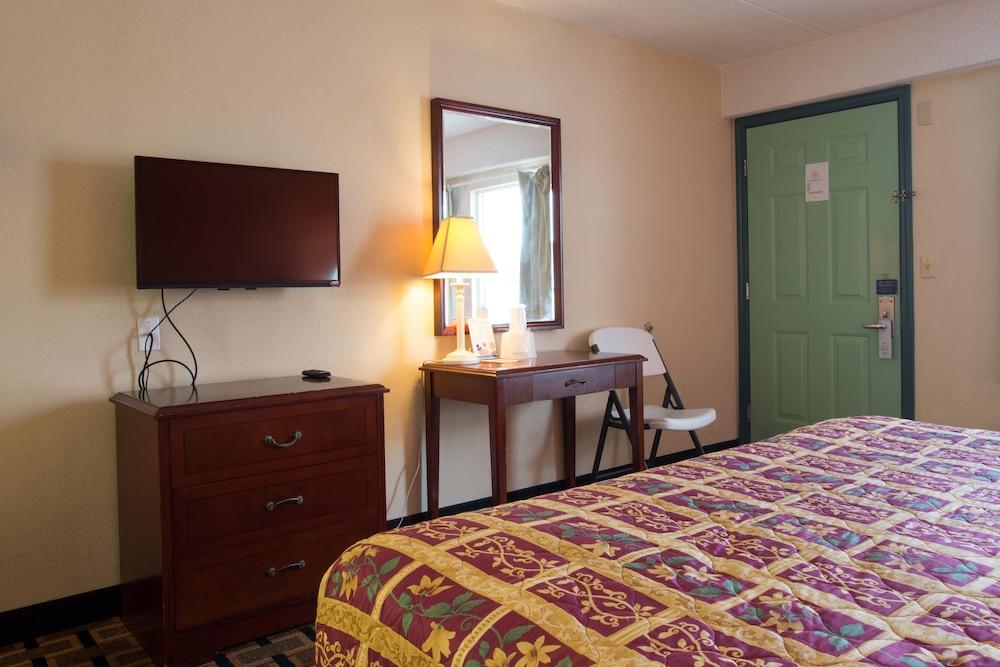 Budget Inn Cocoa photo 45
