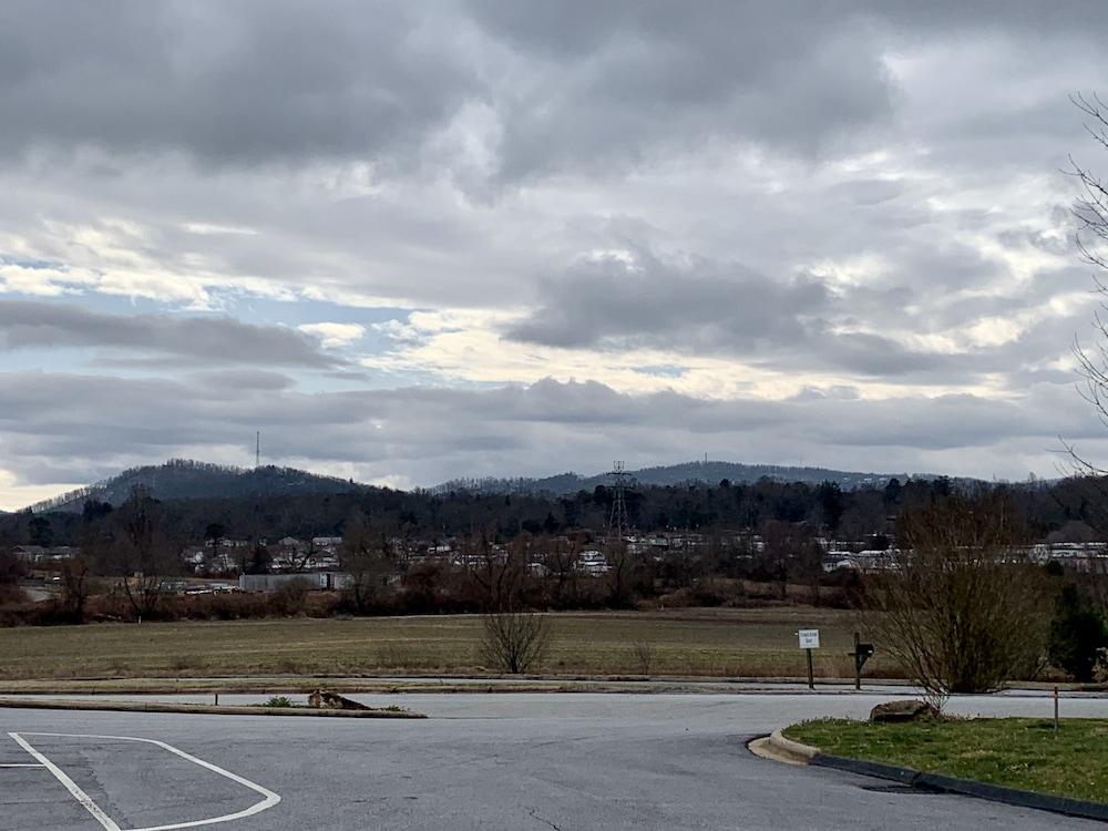 Quality Inn & Suites Hendersonville - Flat Rock photo 78
