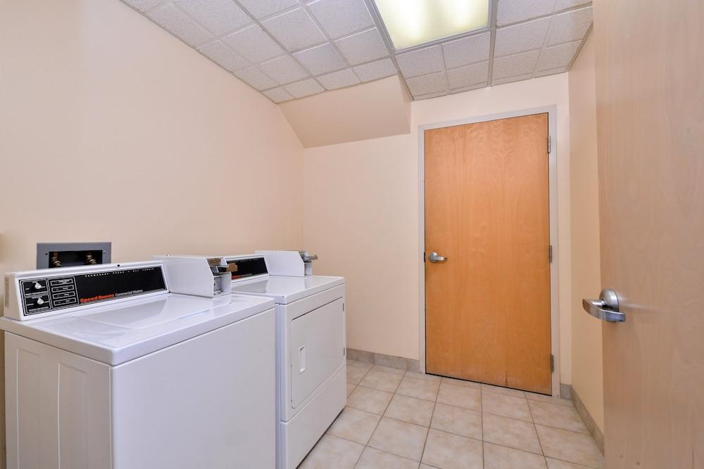 Red Roof Inn Sandusky - Milan photo 16
