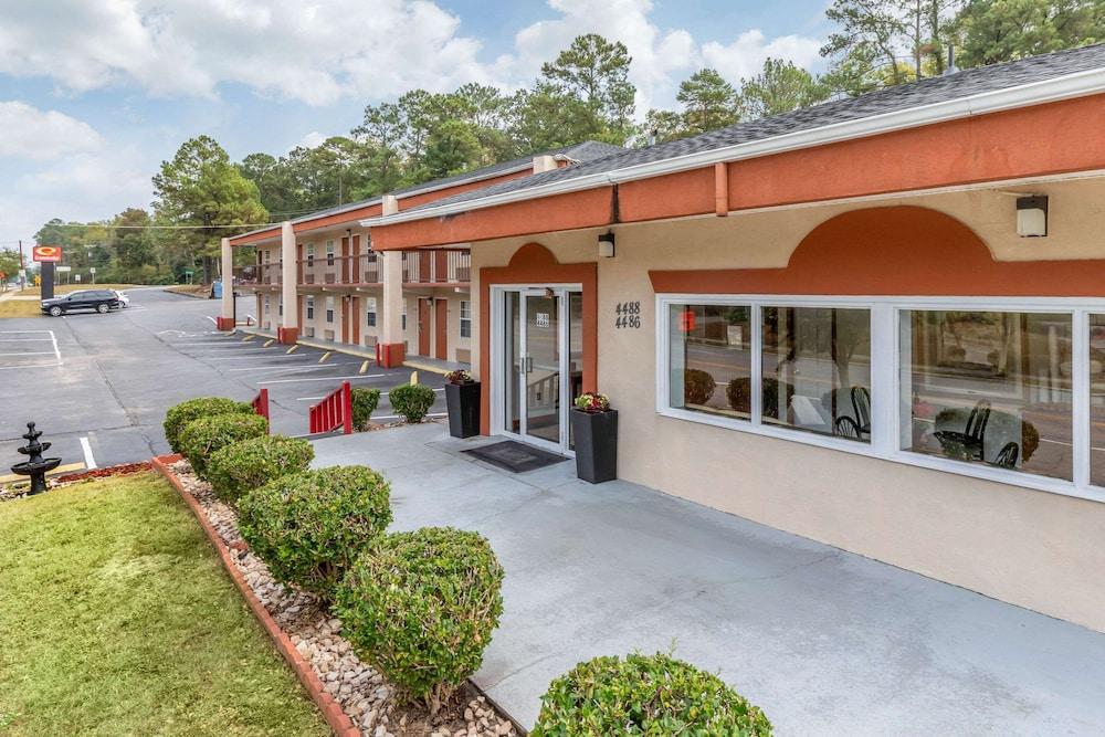 Econo Lodge Columbia Fort Jackson photo 1
