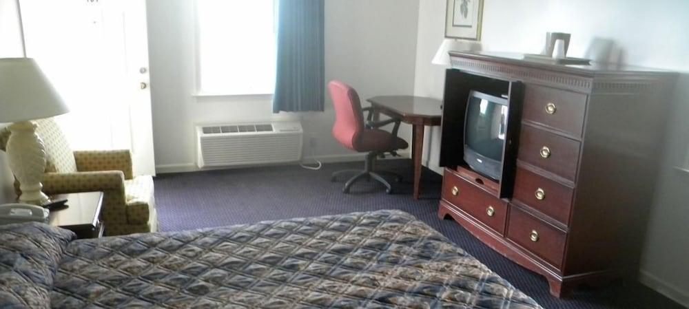 USA Inn and Suites Morgantown photo 7