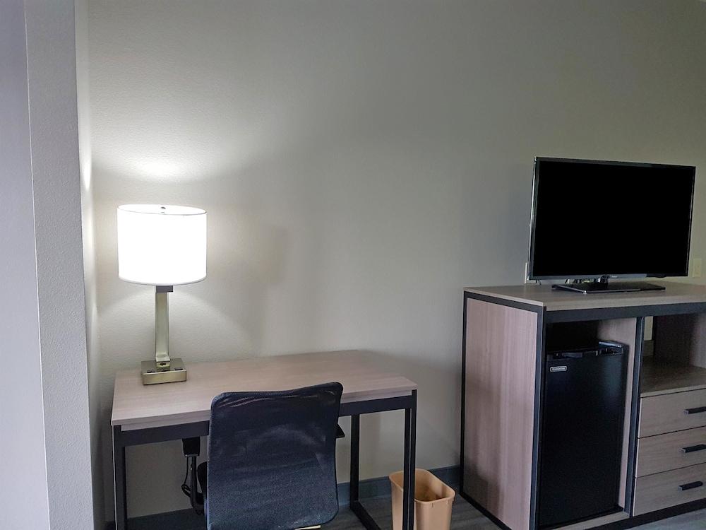 Empire Inn Cypress photo 14