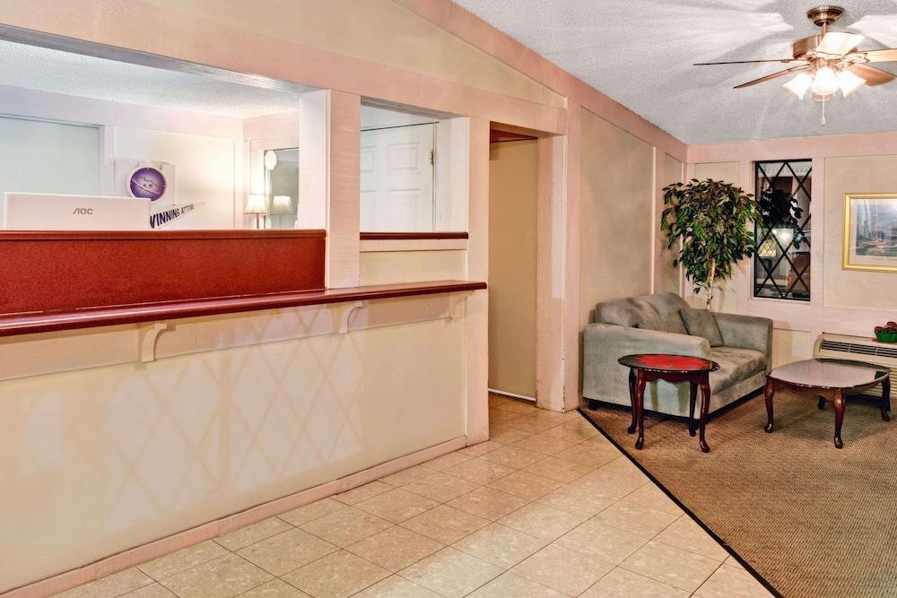 Knights Inn Austell photo 2