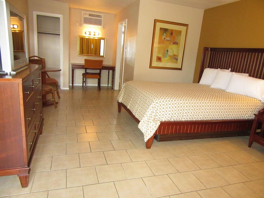 El Patio Inn photo 28