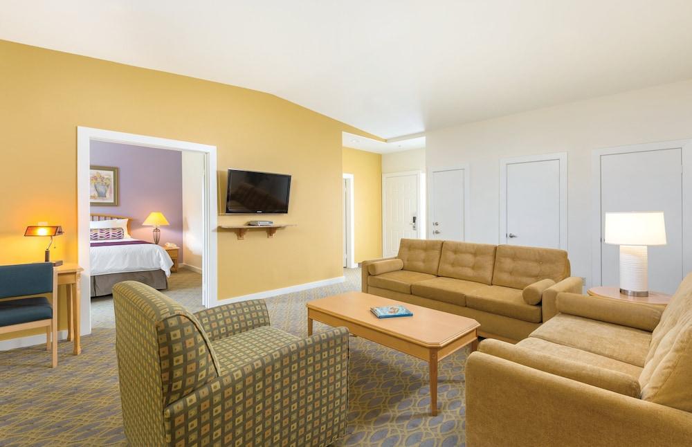 Worldmark Cathedral City photo 8