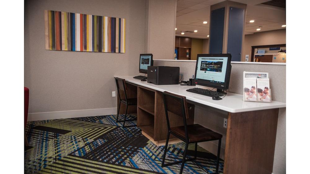 Holiday Inn Express & Suites Norfolk by IHG photo 20