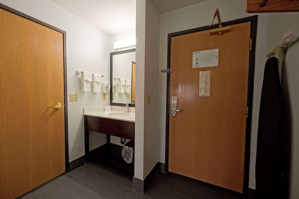 Quality Inn & Suites Harrington - Milford photo 6