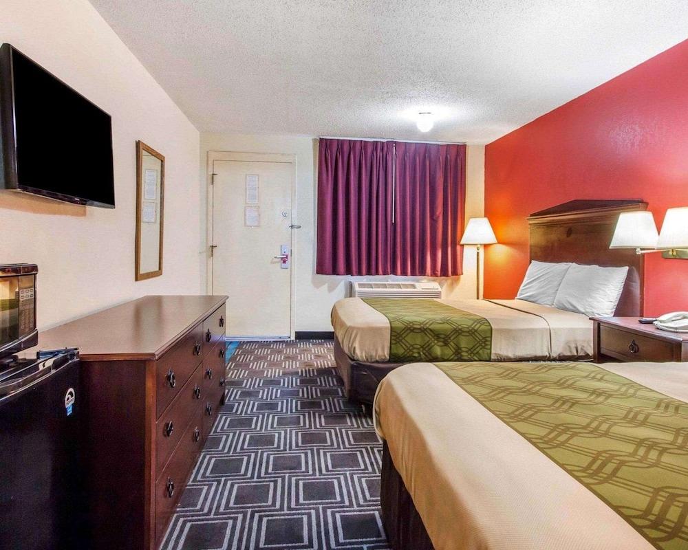 Econo Lodge Lanett photo 4