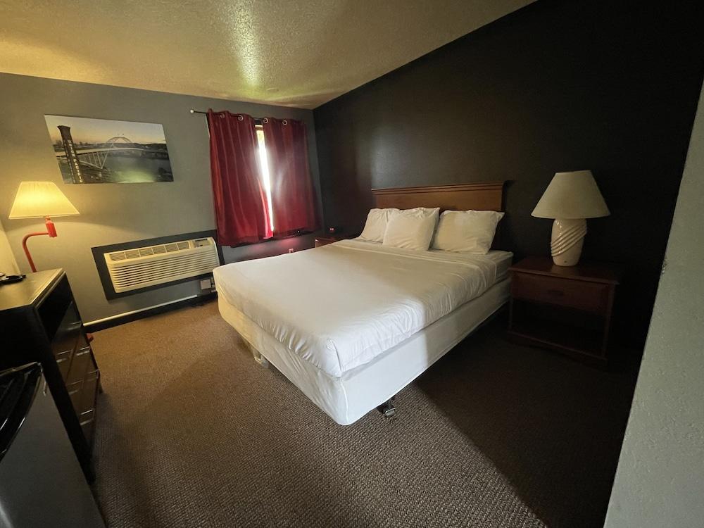 Sunnyside Inn & Suites photo 11