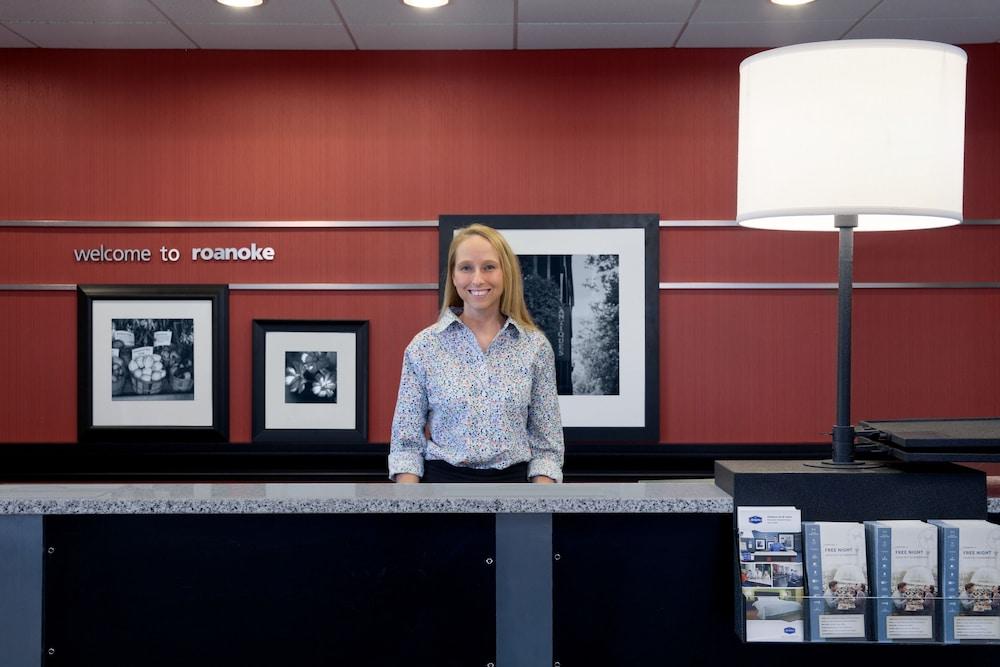 Hampton Inn & Suites Roanoke Airport photo 2