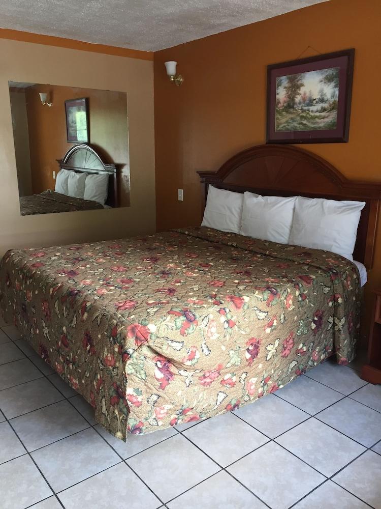 Budget Inn And Suites photo 13