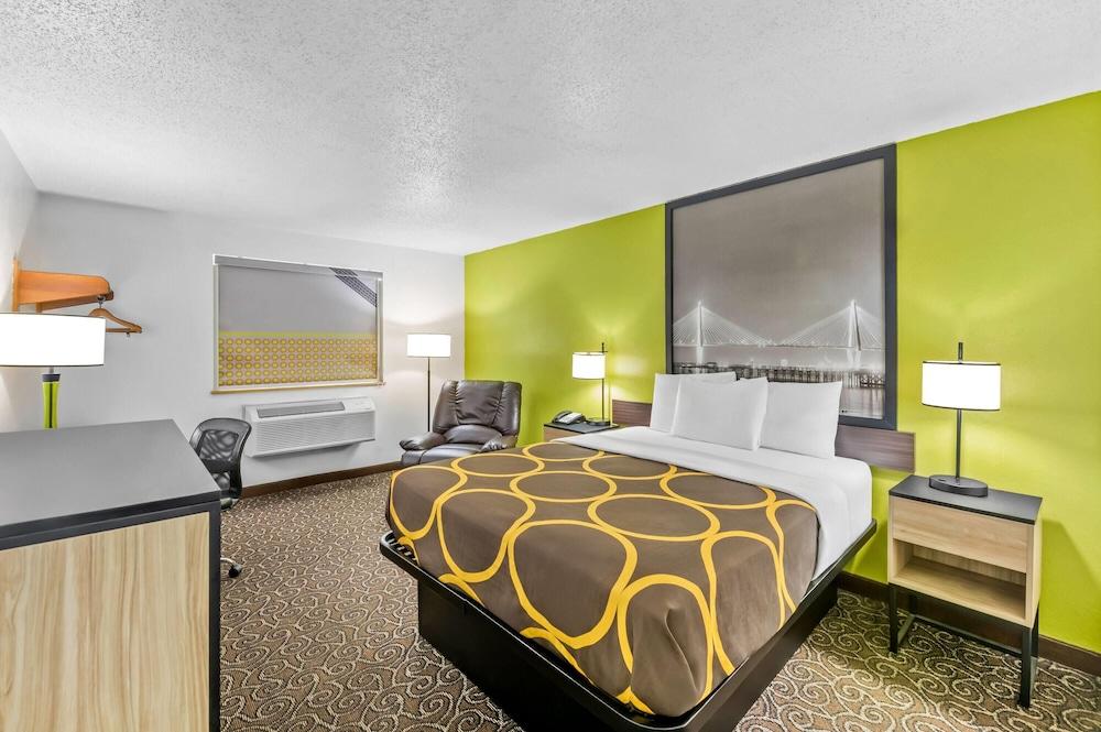 Super 8 by Wyndham Franklin photo 21