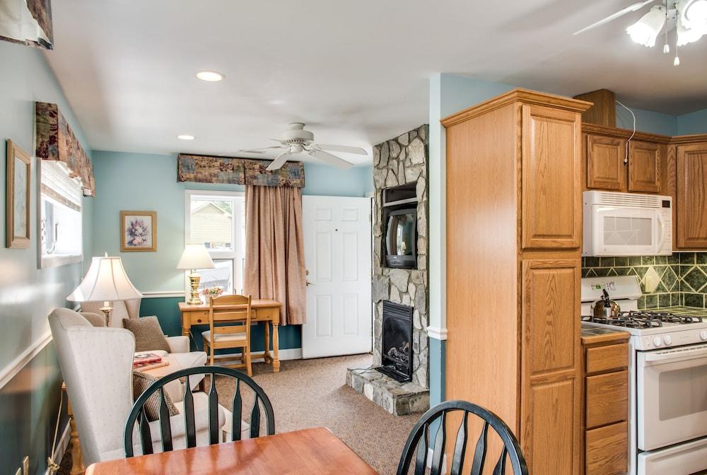 Boxwood Lodge photo 34