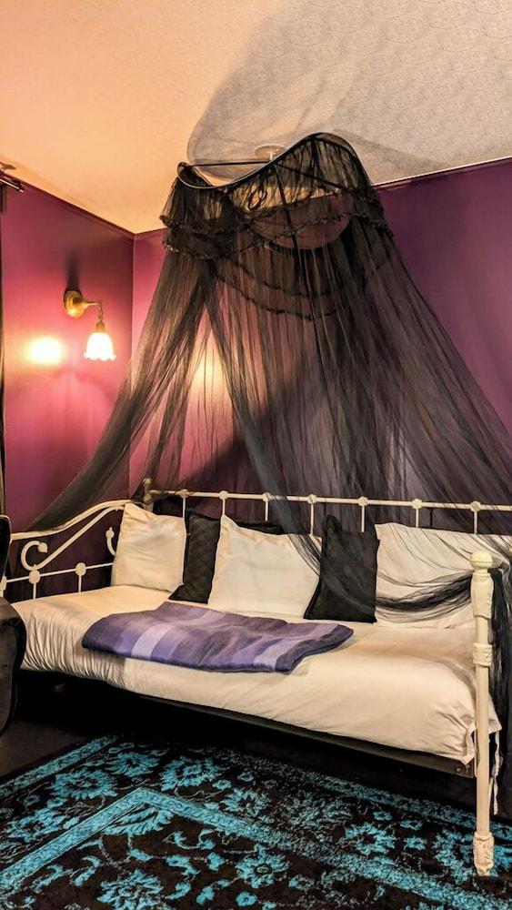 The Weller House photo 48