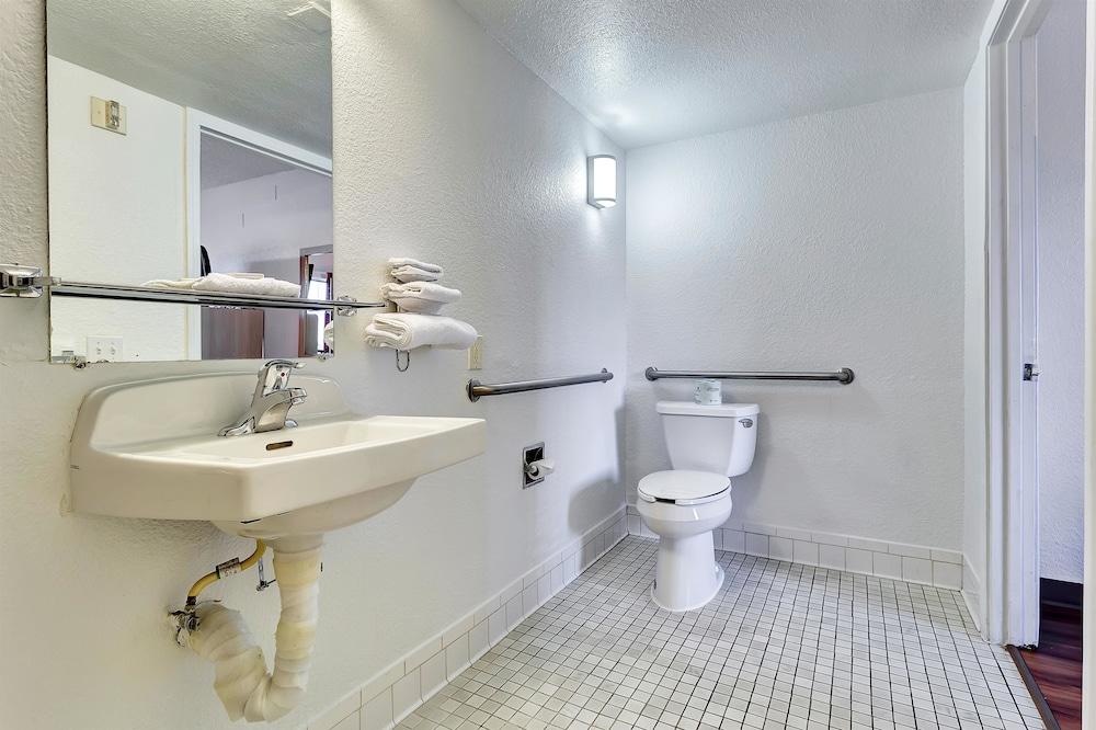 Motel 6 Vallejo, CA - Six Flags West photo 23