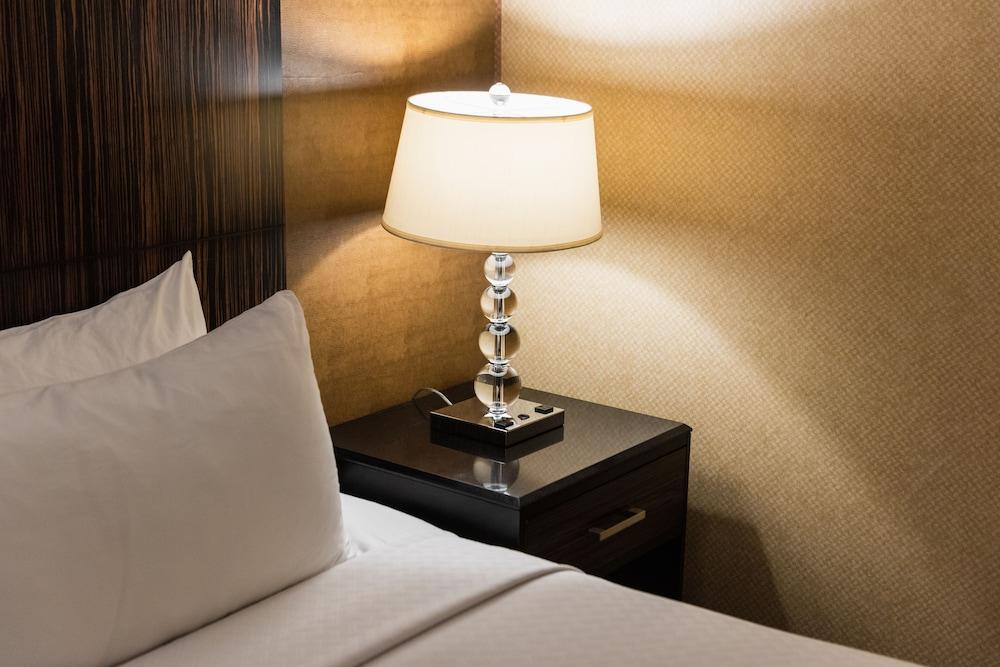 Crowne Plaza Newark Airport by IHG photo 40