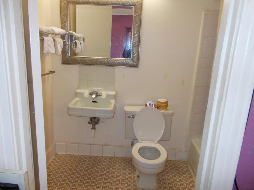 Hillside Motel photo 25