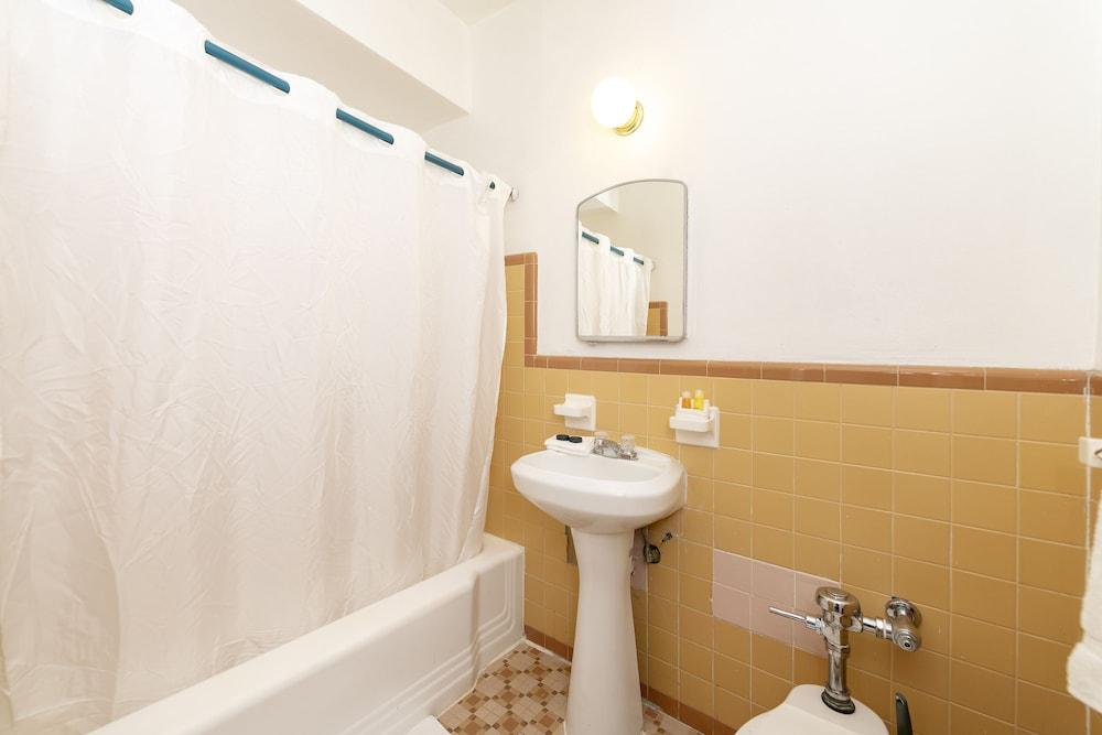 Norman's Hotel and Dining photo 7