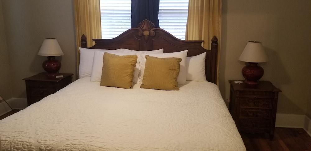 Belvedere Manor photo 54