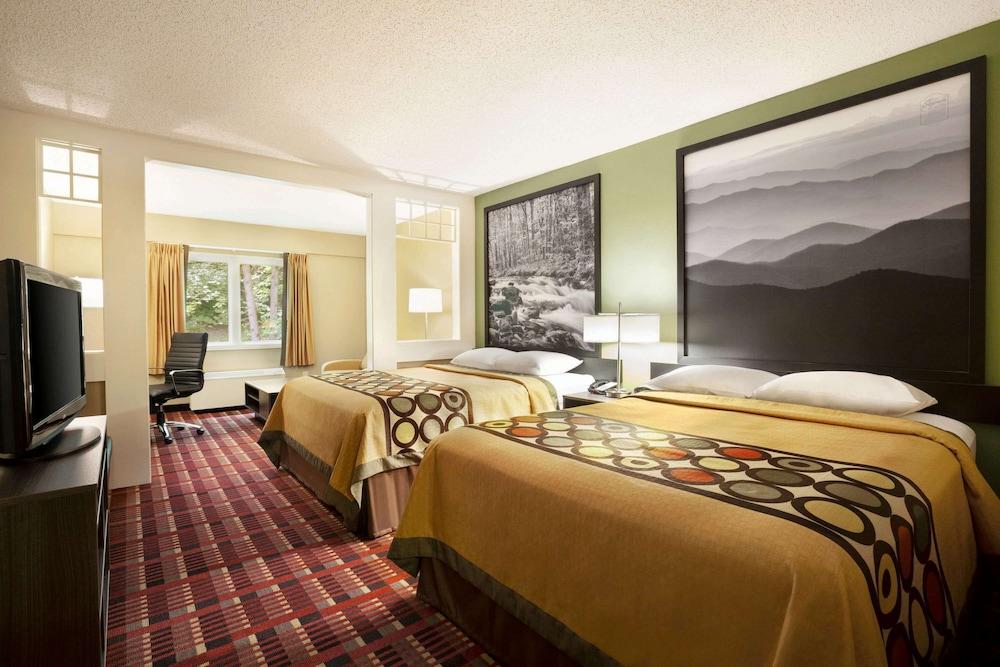 Super 8 by Wyndham Cherokee photo 9