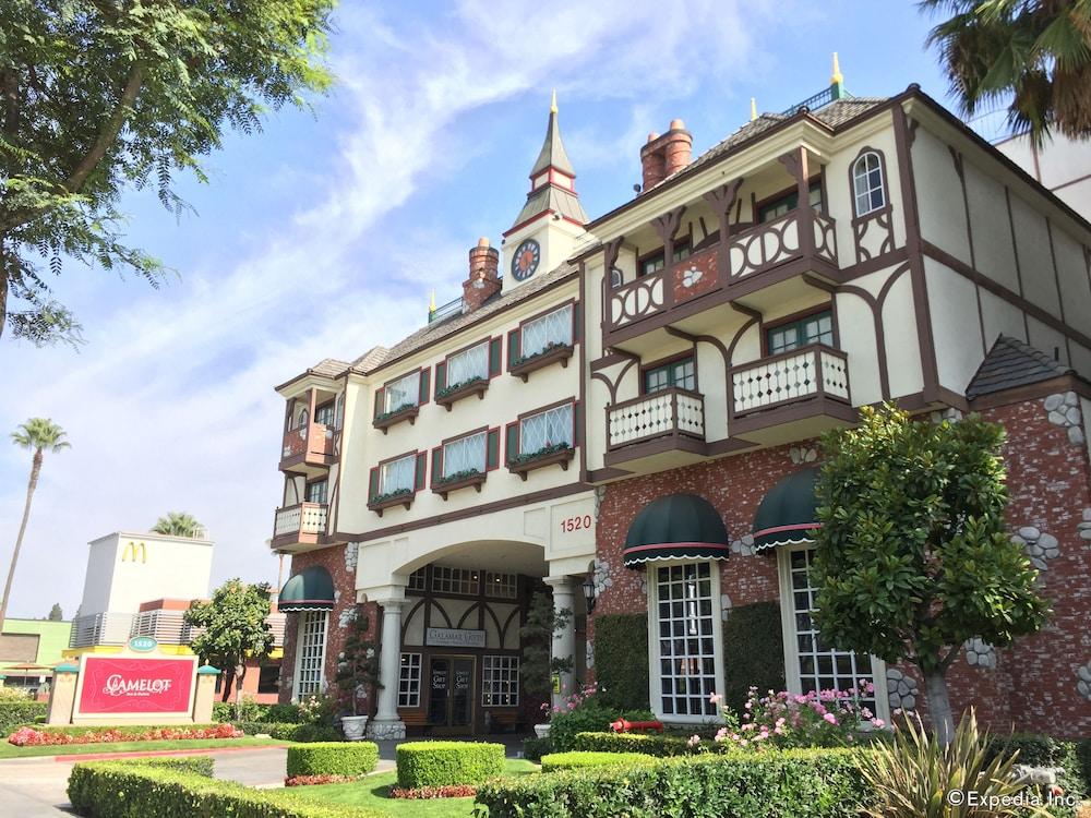 Anaheim Camelot Inn & Suites photo 9