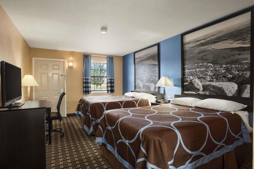 Super 8 by Wyndham Henryetta photo 5
