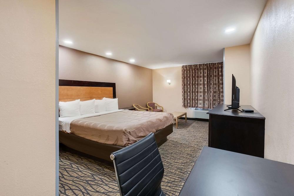 Quality Inn Lees Summit - Kansas City photo 16