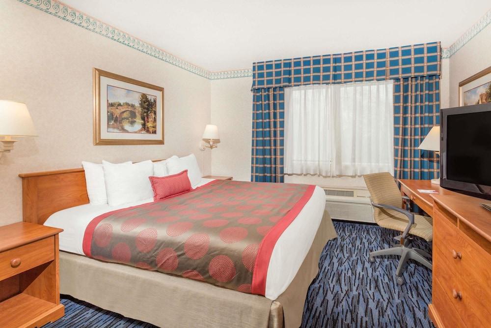 Ramada by Wyndham Kent Seattle Area photo 16