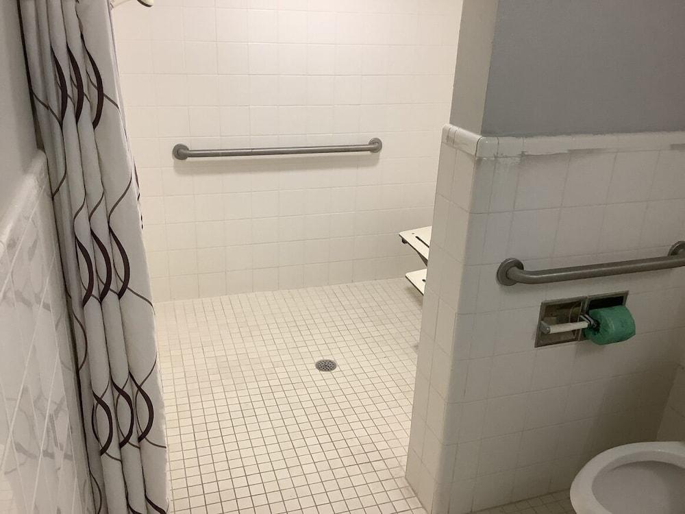 Heritage Park Inn photo 10